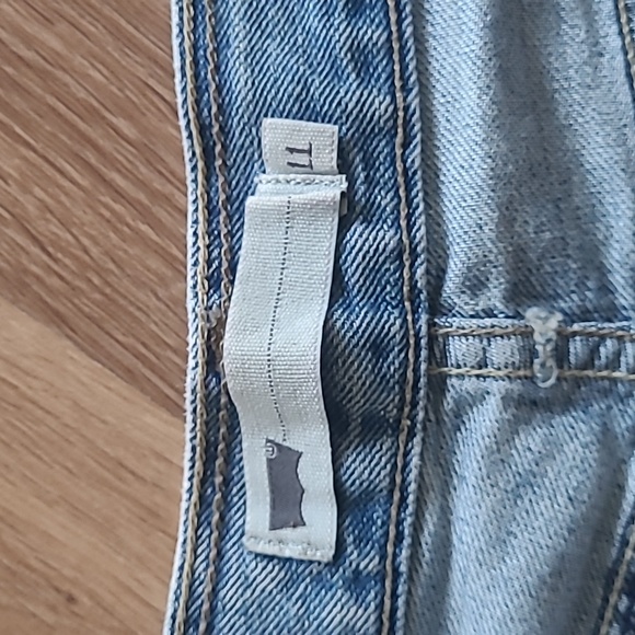 Levi's denim shorts - Picture 4 of 4